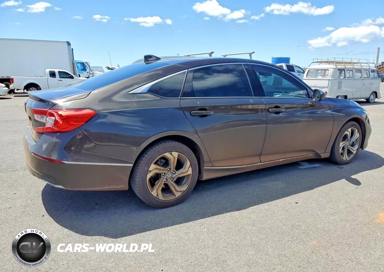 2018 Honda Accord Ex VIN:1HGCV1F4XJA082685 - 3