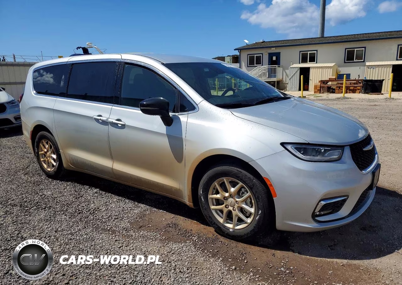 2026 Chrysler Pacifica Select VIN:2C4RC1BG0TR183036 - 4