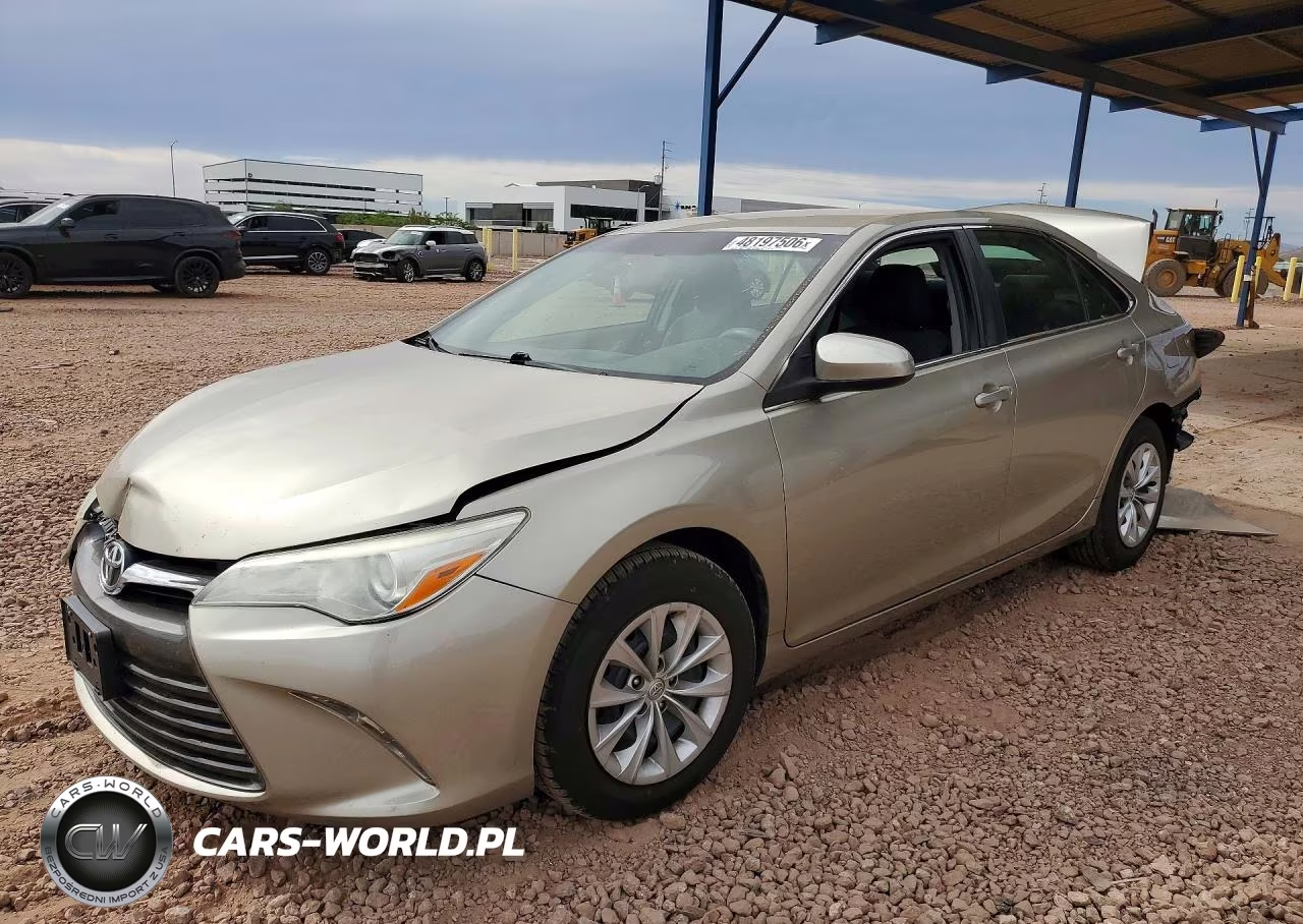 2015 Toyota Camry Le – zdjęcie 1 z 12
