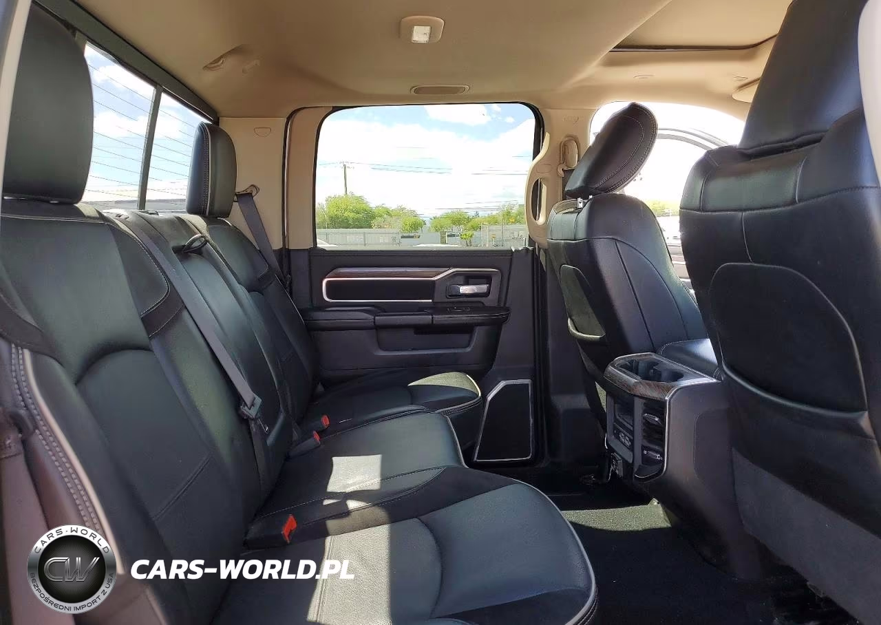 2019 Ram 3500 Laramie VIN:3C63R3JL5KG715763 - 10