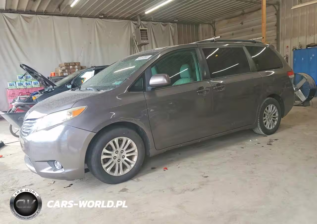 2013 Toyota Sienna Xle 8-Passenger
