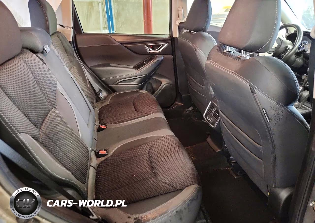 2019 Subaru Forester Premium VIN:JF2SKAGC1KH477101 - 11
