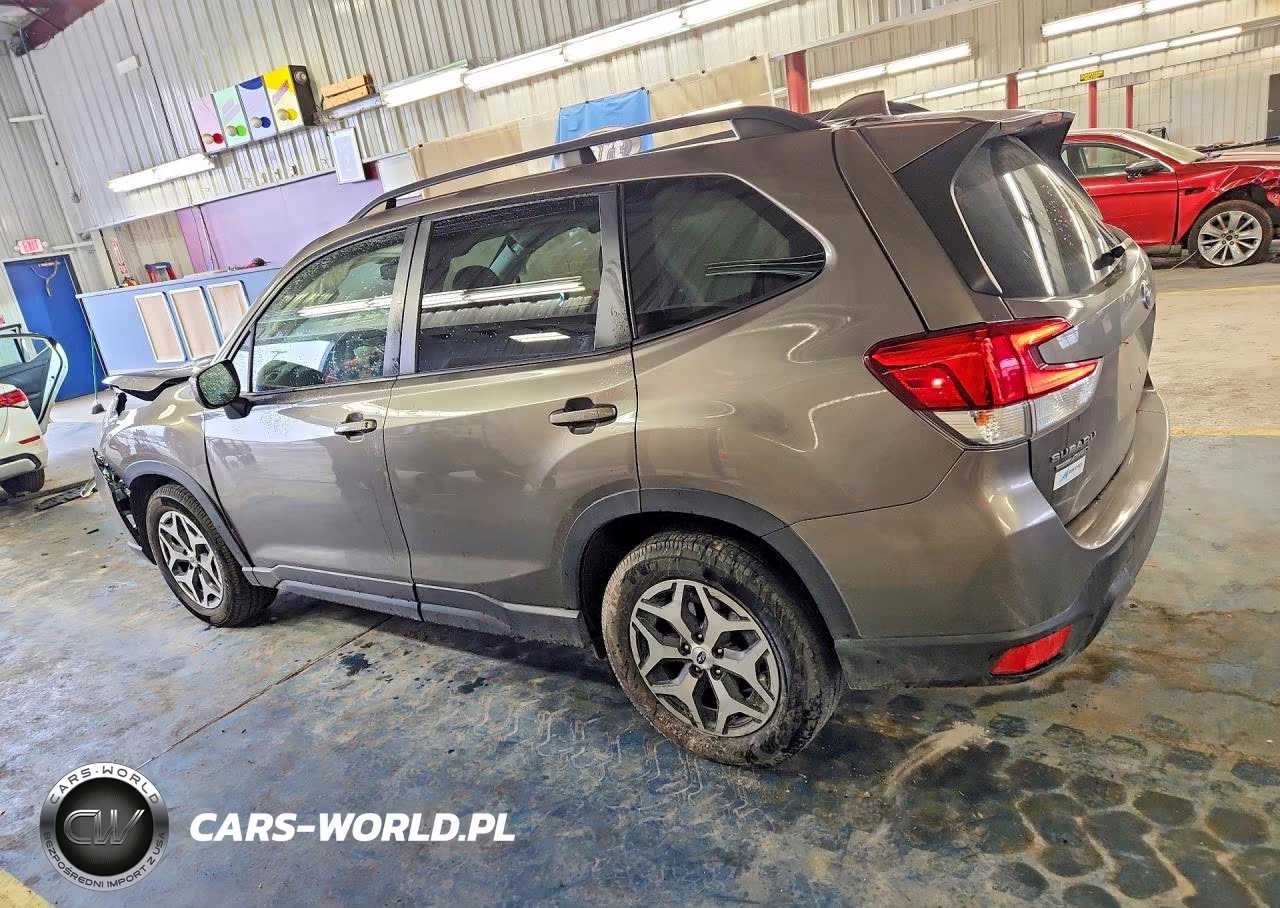 2019 Subaru Forester Premium VIN:JF2SKAGC1KH477101 - 2