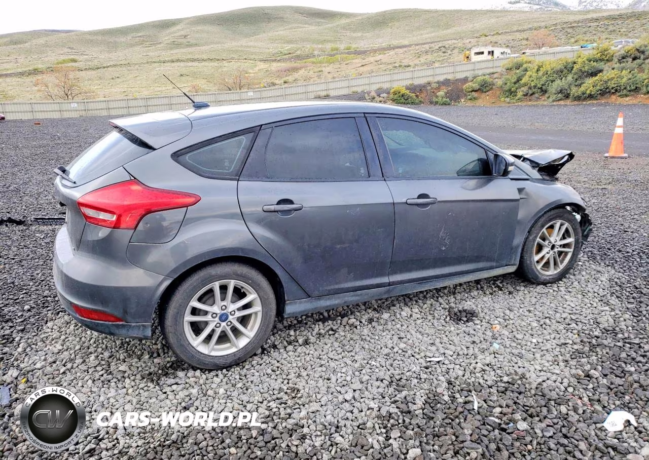 2017 Ford Focus Se VIN:1FADP3K25HL223924 - 3