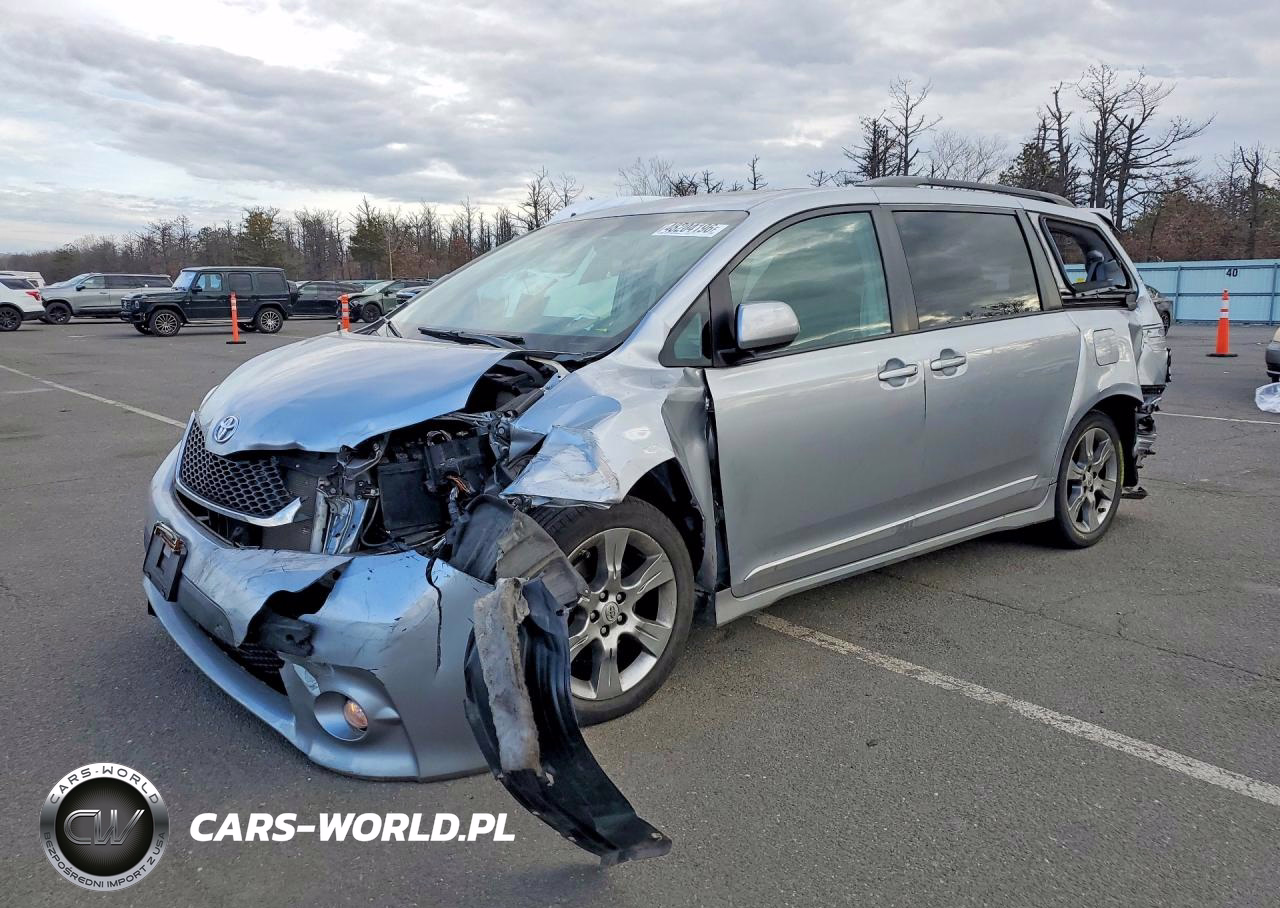 2011 Toyota Sienna Se 8-Passenger