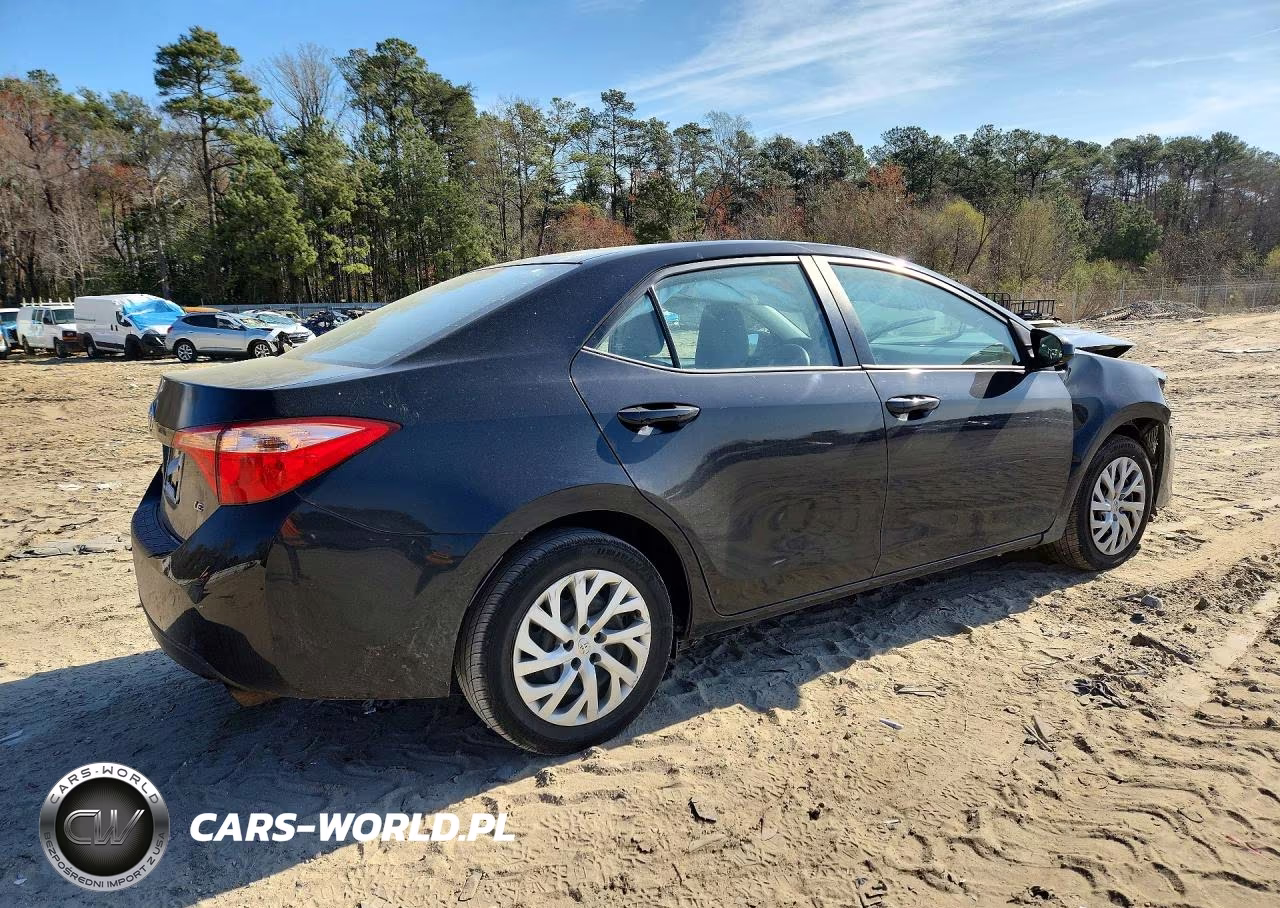 2017 Toyota Corolla Le VIN:2T1BURHE9HC767851 - 3