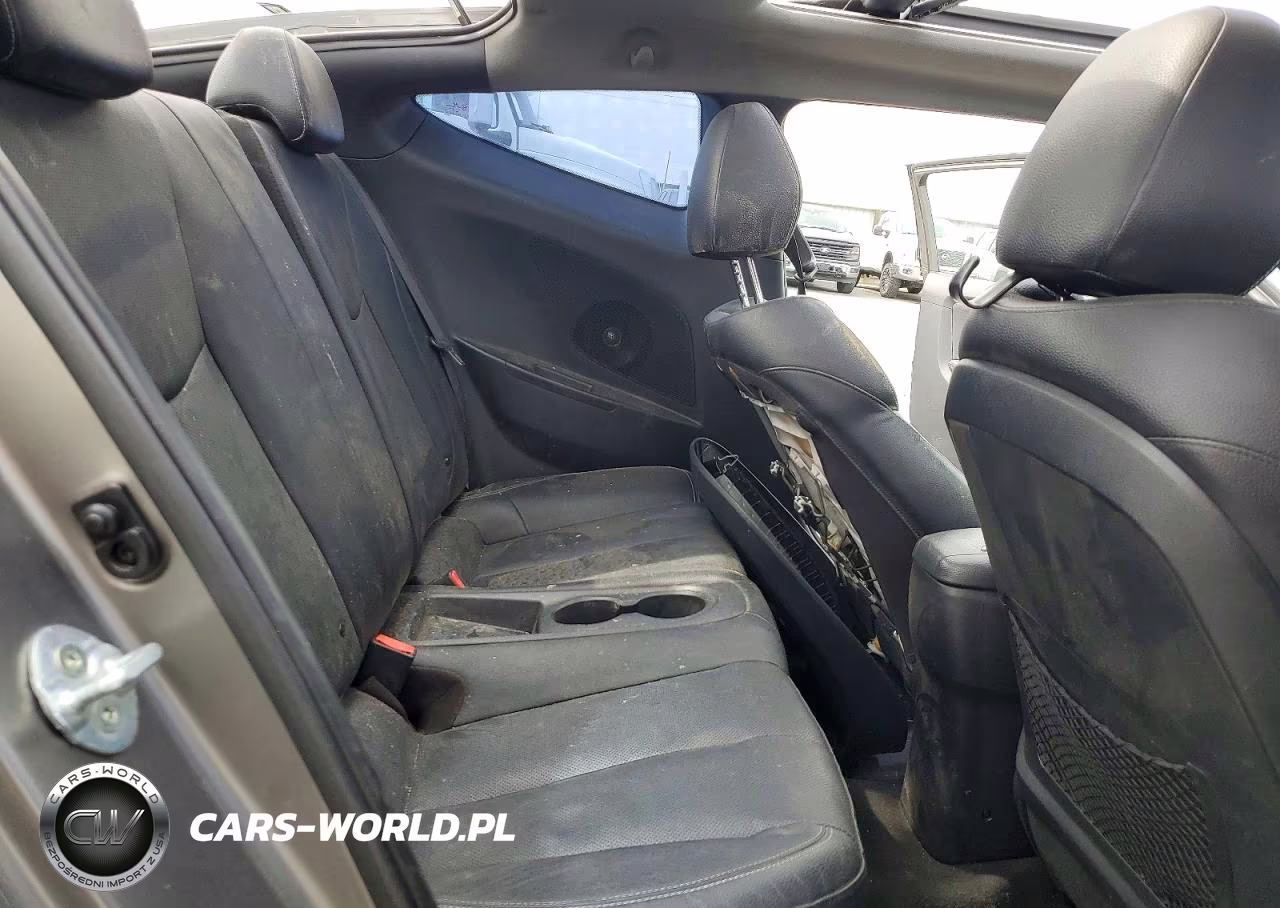 2015 Hyundai Veloster Turbo VIN:KMHTC6AE8FU243201 - 10