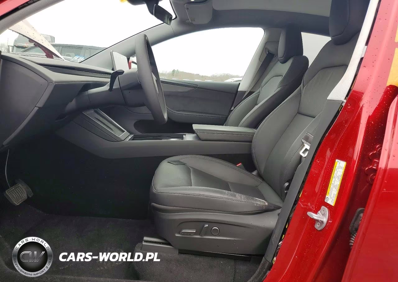 2026 Tesla Model Y VIN:7SAYGDEE5TA453661 - 7