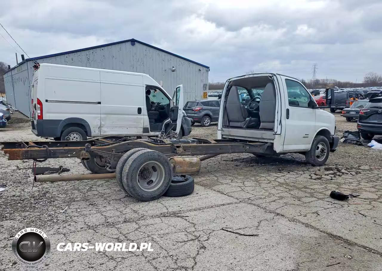 2021 Chevrolet Express G4500 VIN:1HA6GVC72MN011596 - 3