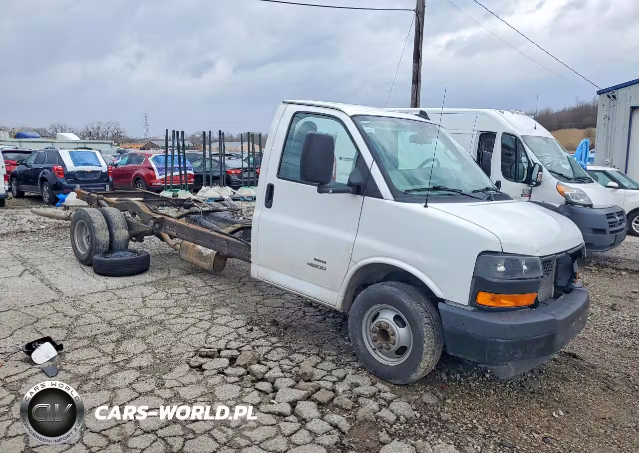 2021 Chevrolet Express G4500 VIN:1HA6GVC72MN011596 - 4