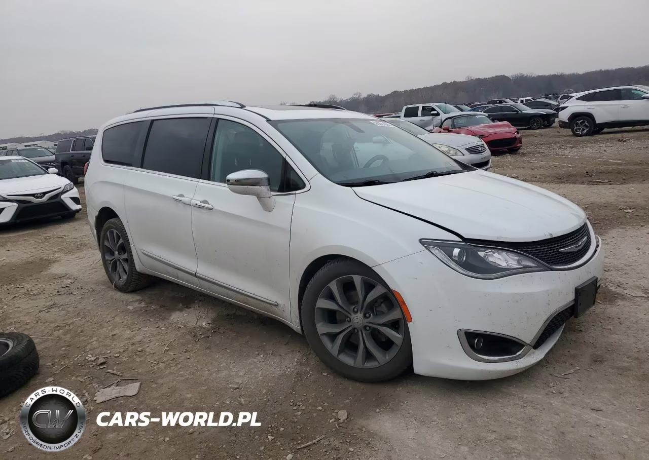 2017 Chrysler Pacifica Limited VIN:2C4RC1GG2HR754462 - 4