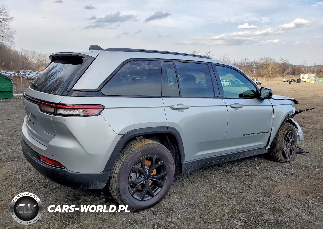 2025 Jeep Grand Cherokee Laredo VIN:1C4RJHAG9SC364532 - 3
