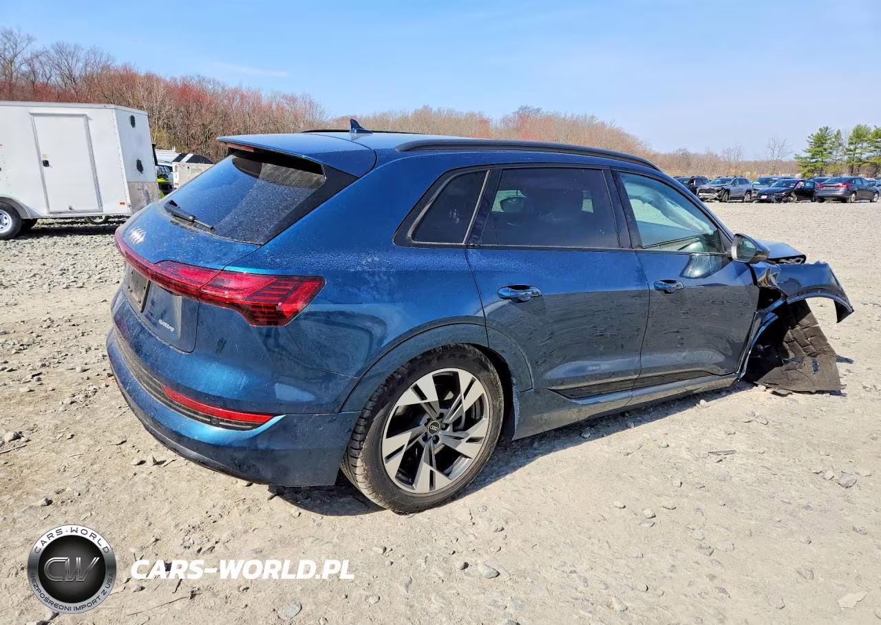 2023 Audi E-Tron Premium VIN:WA1AAAGE3PB019627 - 3
