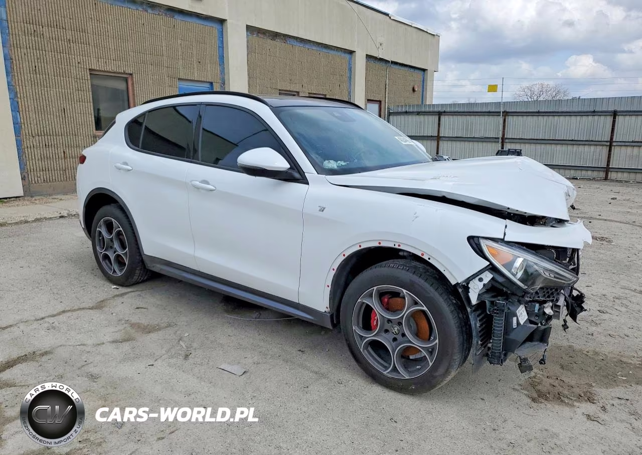 2022 Alfa Romeo Stelvio Ti VIN:ZASPAKBN6N7D33812 - 4