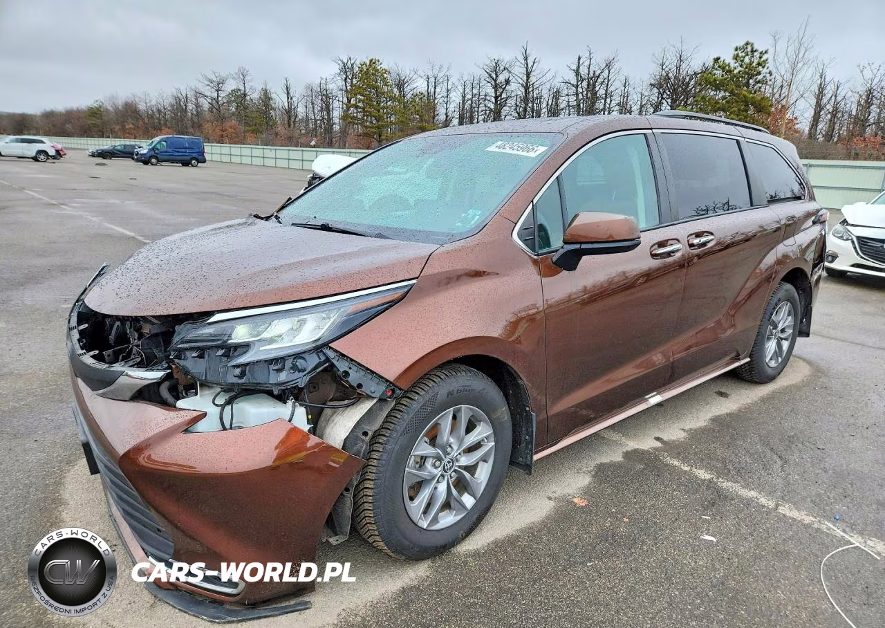 2022 Toyota Sienna Xle 8-Passenger