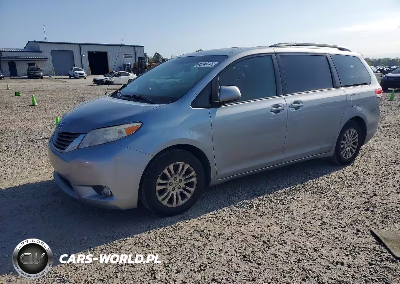 2013 Toyota Sienna Xle 8-Passenger