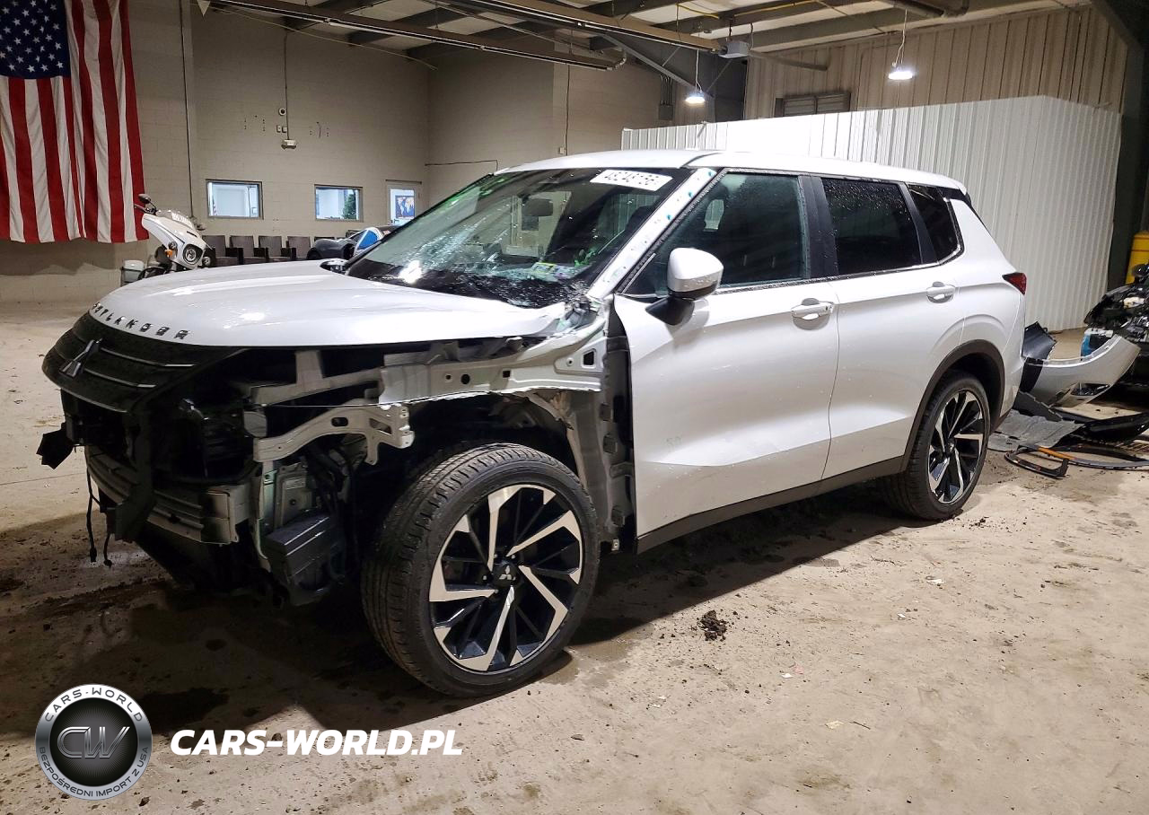 2023 Mitsubishi Outlander Se