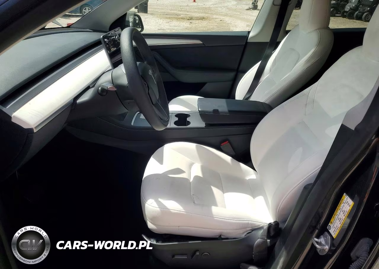 2024 Tesla Model Y VIN:7SAYGAEE1RF045247 - 7