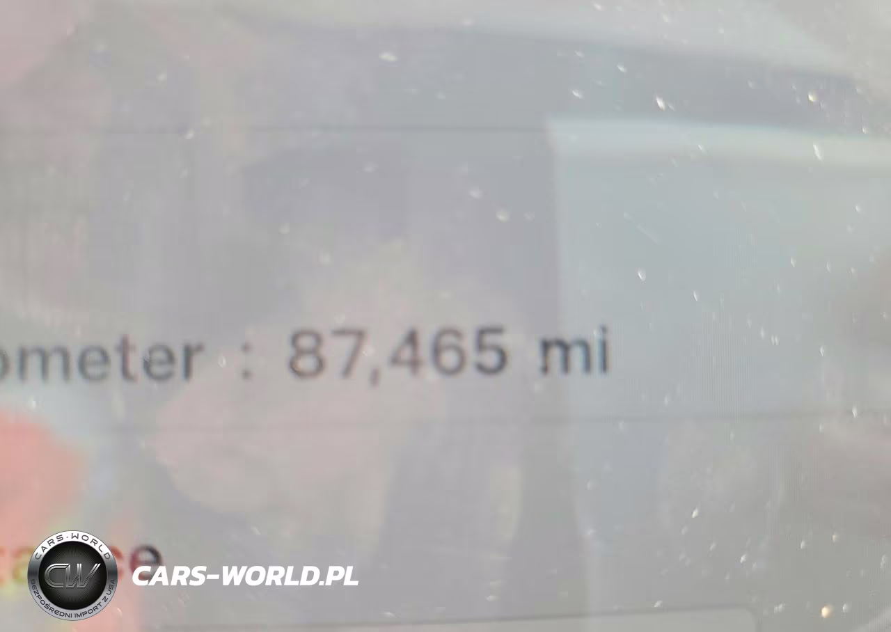 2024 Tesla Model Y VIN:7SAYGAEE1RF045247 - 9