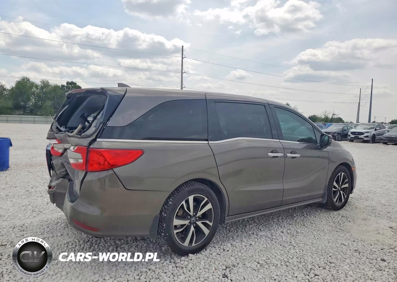 2018 Honda Odyssey Elite VIN:5FNRL6H93JB049197 - 3
