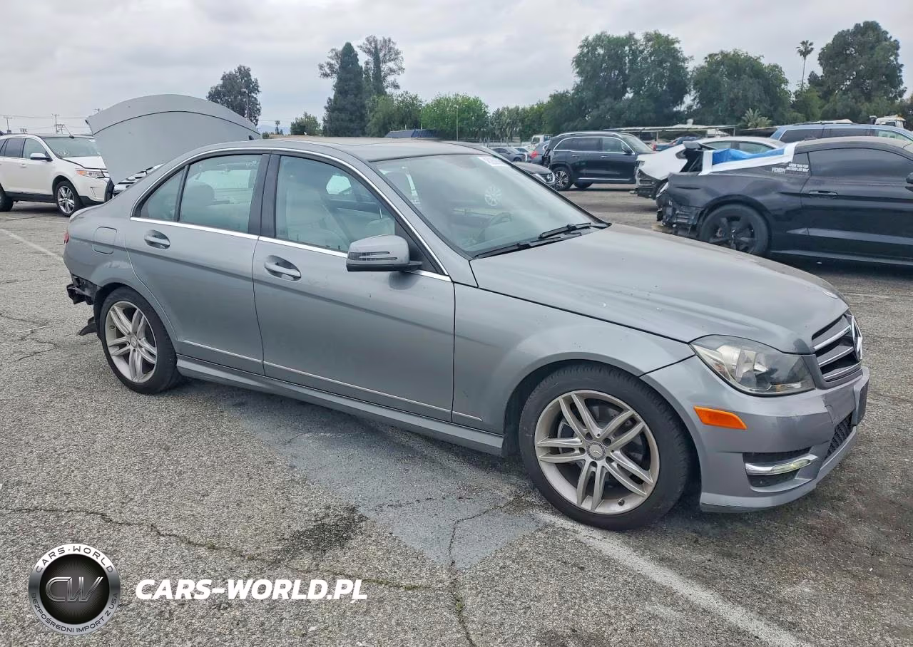 2014 Mercedes-Benz C 250 VIN:WDDGF4HB2ER306555 - 4