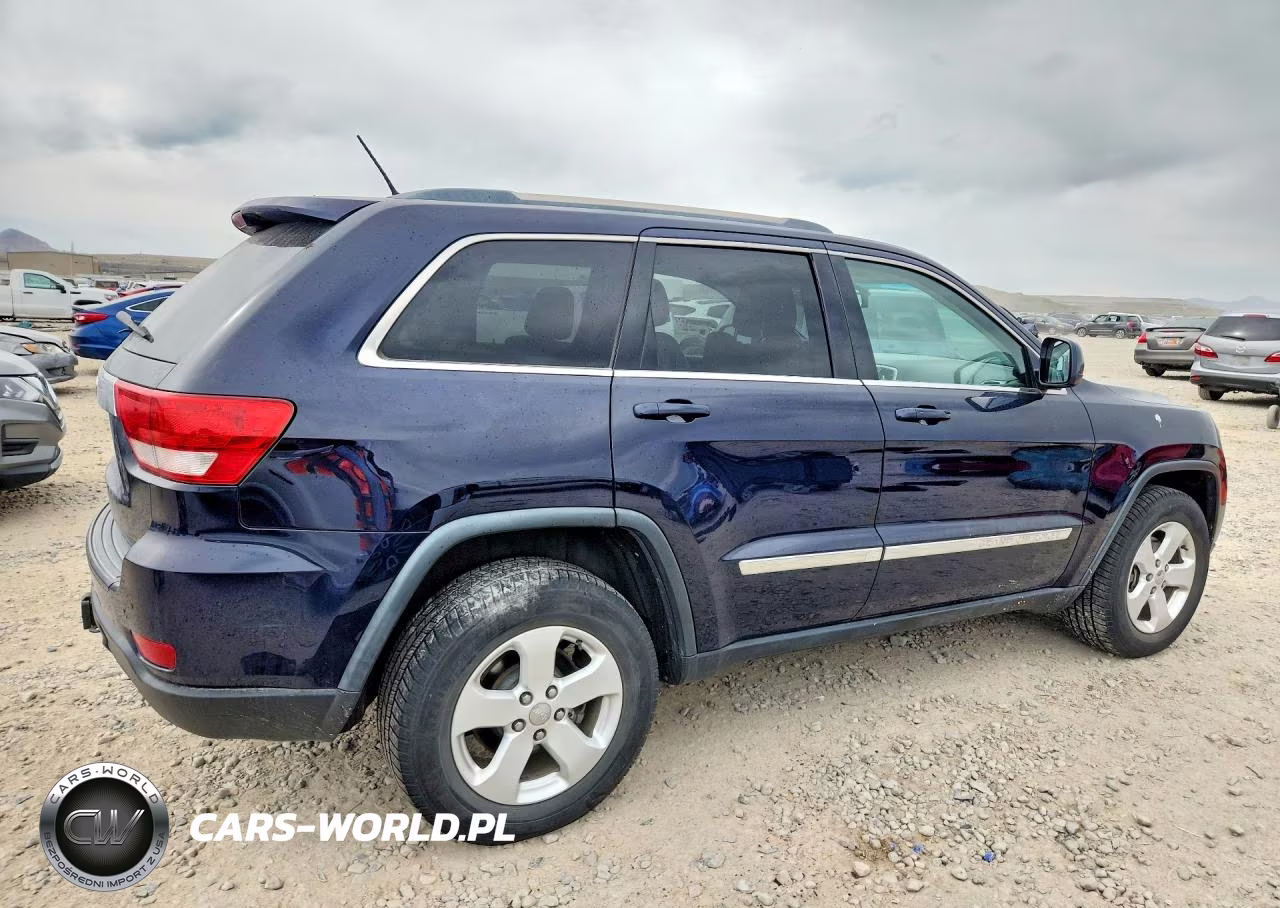 2013 Jeep Grand Cherokee Laredo VIN:1C4RJFAG2DC636085 - 3