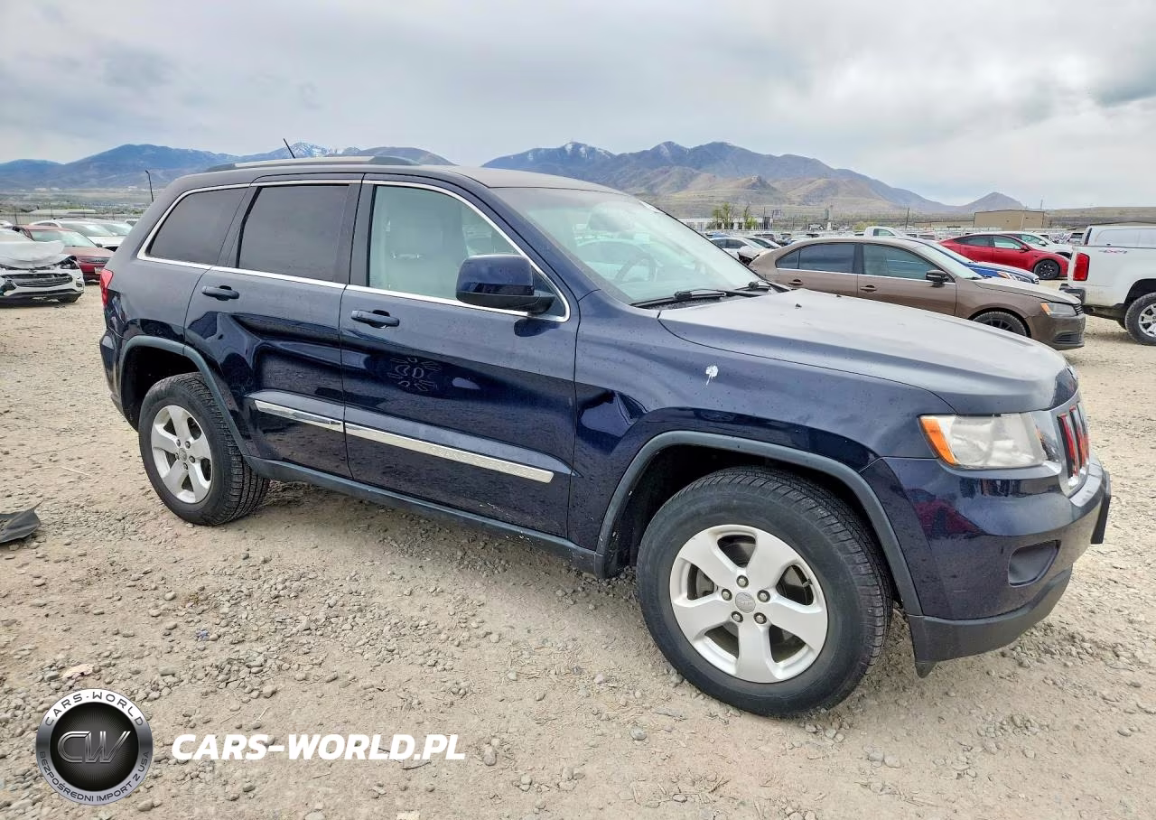 2013 Jeep Grand Cherokee Laredo VIN:1C4RJFAG2DC636085 - 4