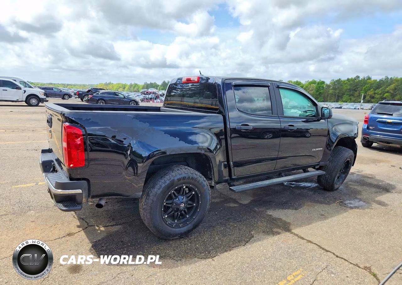2018 Chevrolet Colorado VIN:1GCGTBENXJ1152367 - 3
