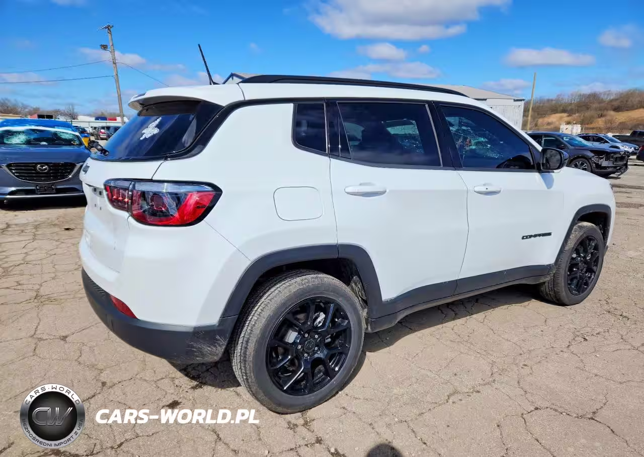 2025 Jeep Compass Latitude VIN:3C4NJDBN2ST540426 - 3