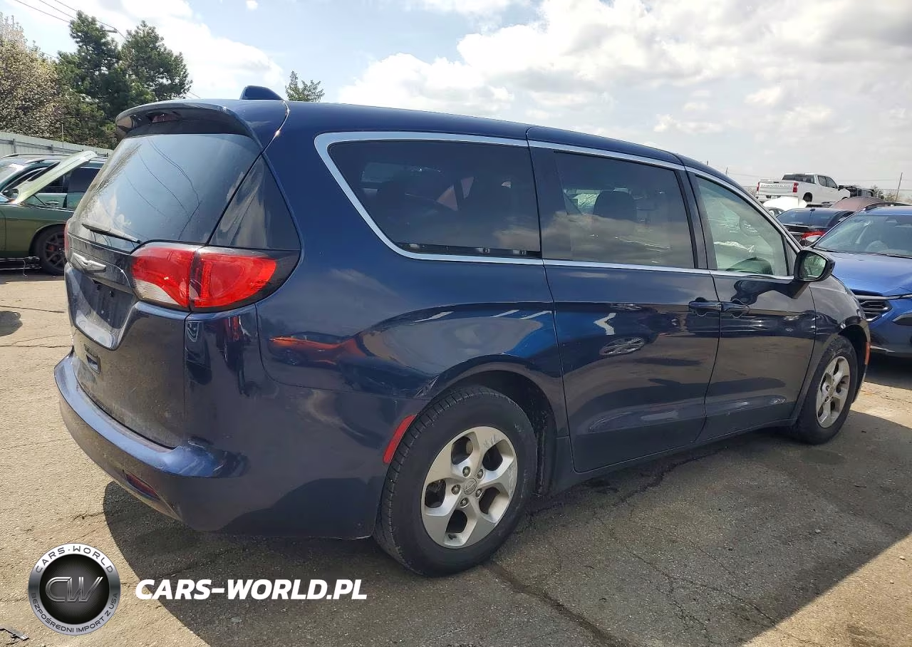 2017 Chrysler Pacifica Lx VIN:2C4RC1CG0HR665317 - 3