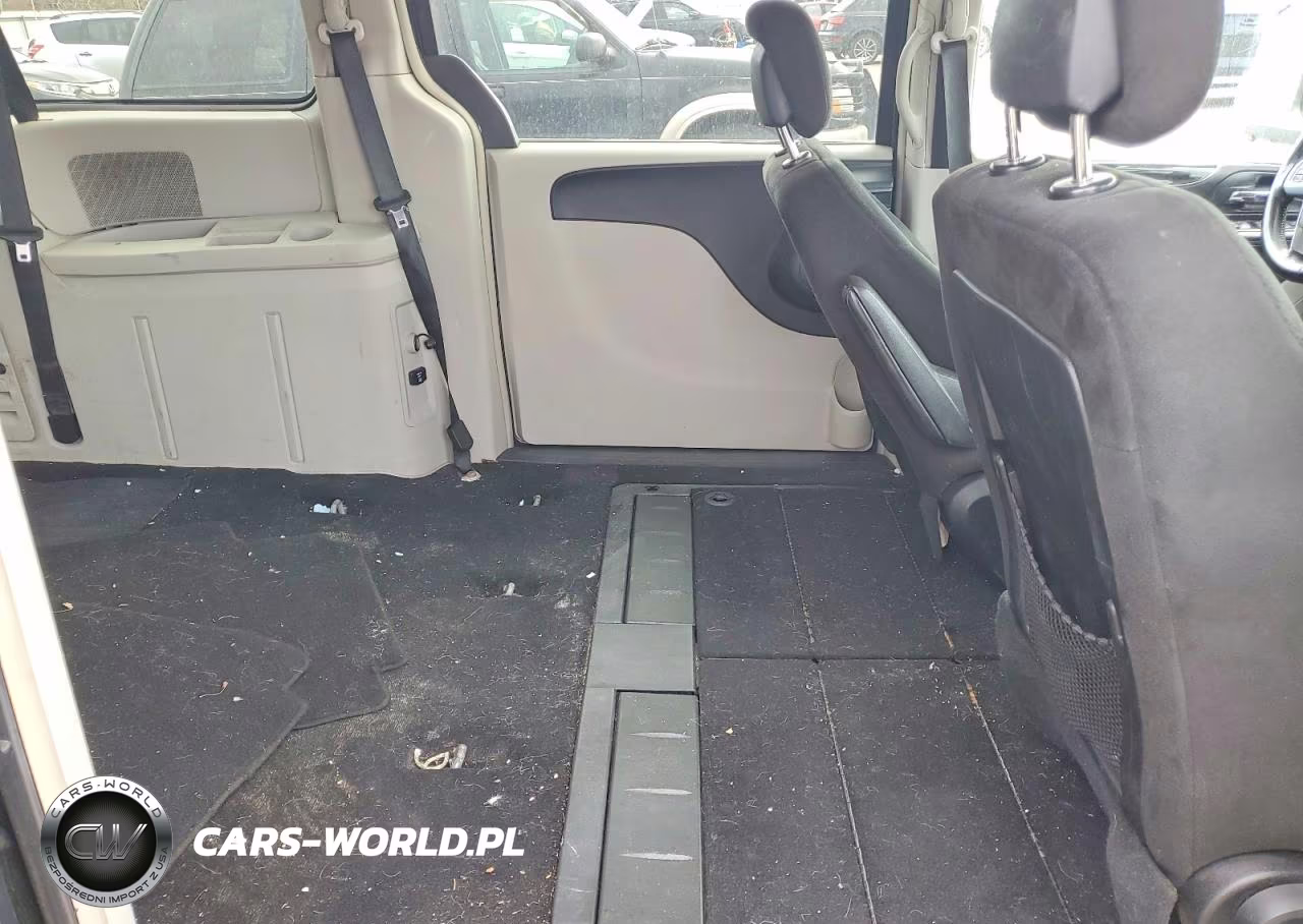 2012 Chrysler Town & Country Touring VIN:2C4RC1BG3CR120075 - 11