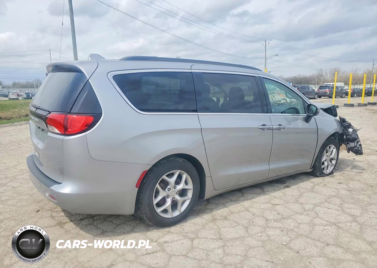 2018 Chrysler Pacifica VIN:2C4RC1DG9JR309470 - 3