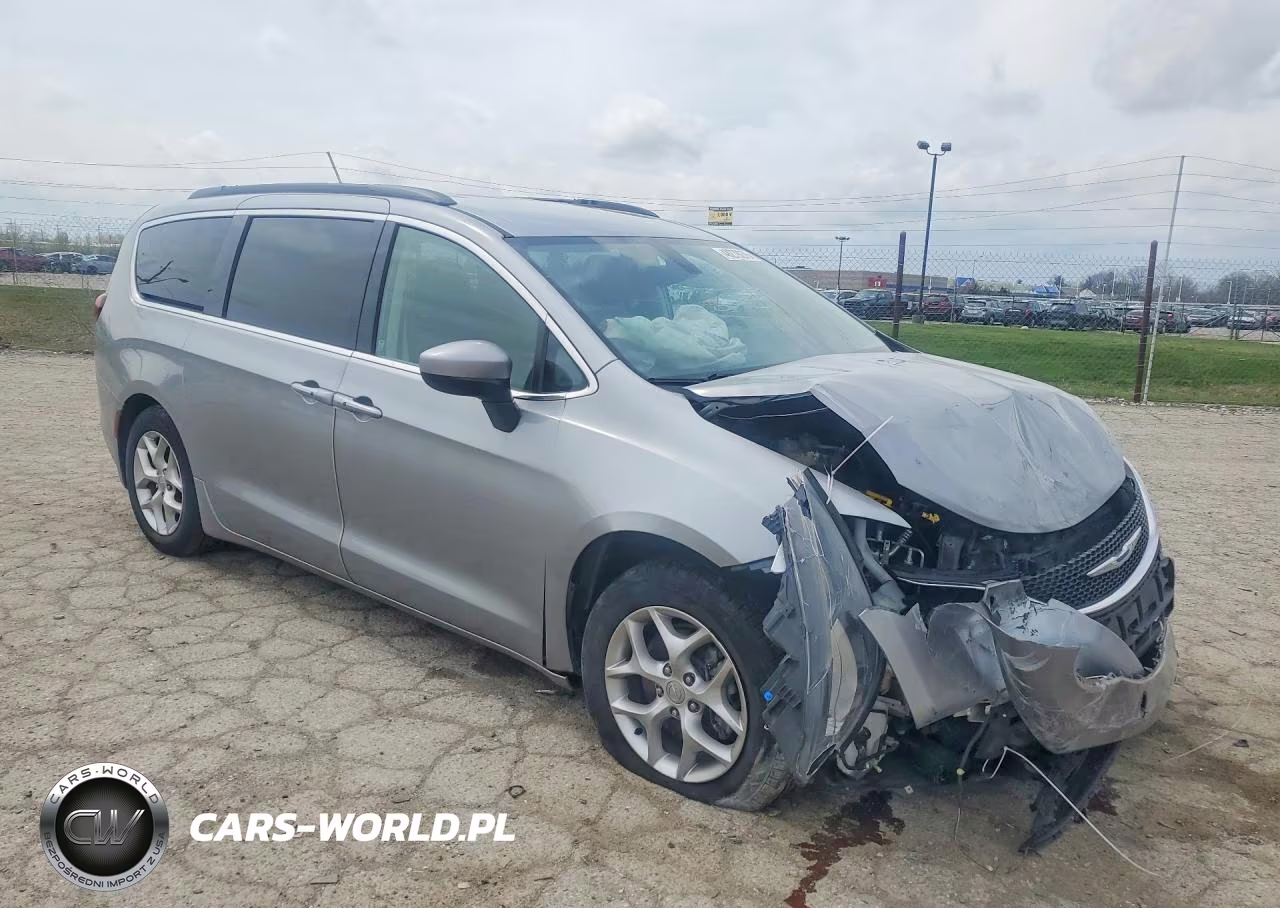 2018 Chrysler Pacifica VIN:2C4RC1DG9JR309470 - 4