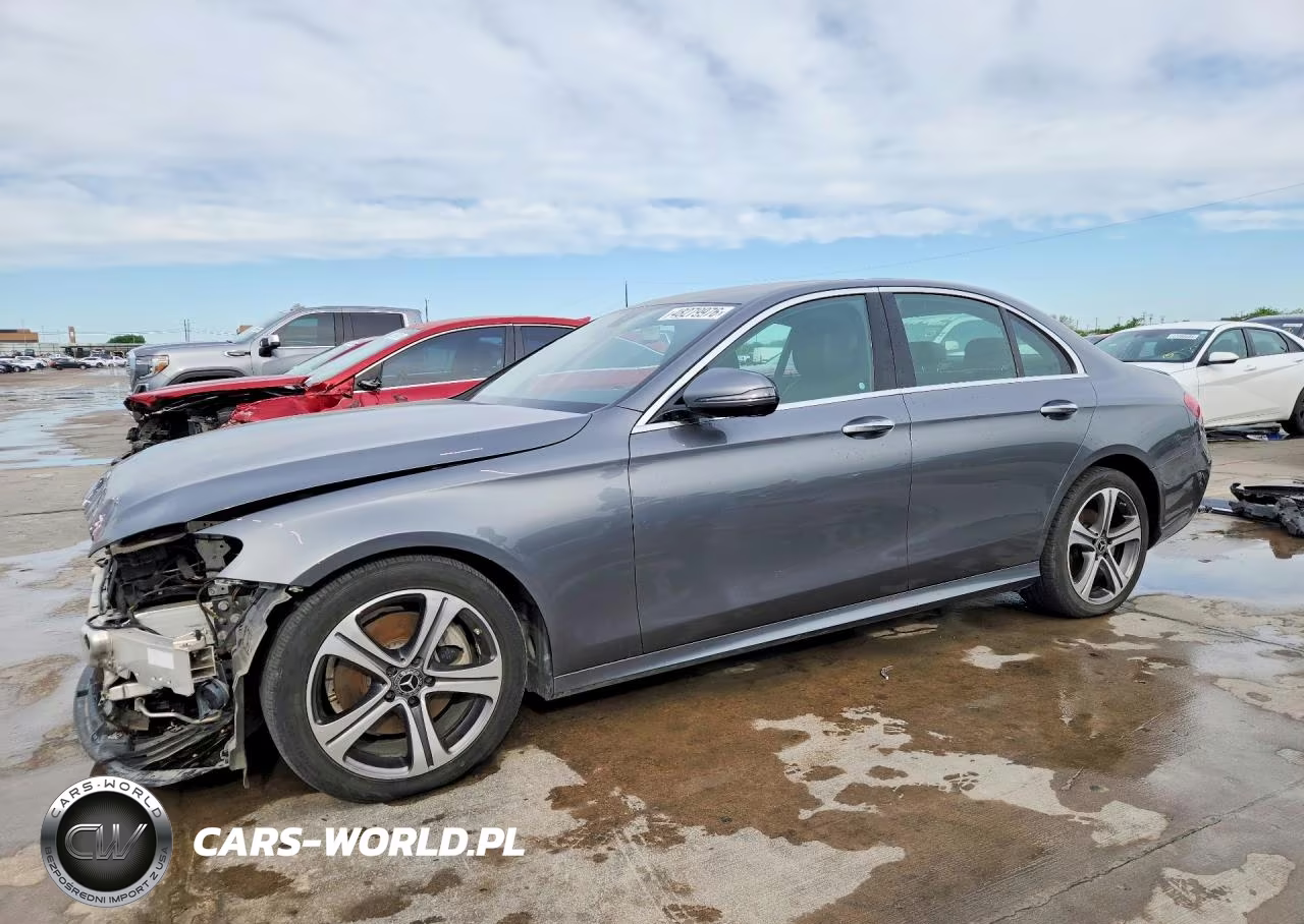 2018 Mercedes-Benz E 300 – zdjęcie 1 z 13