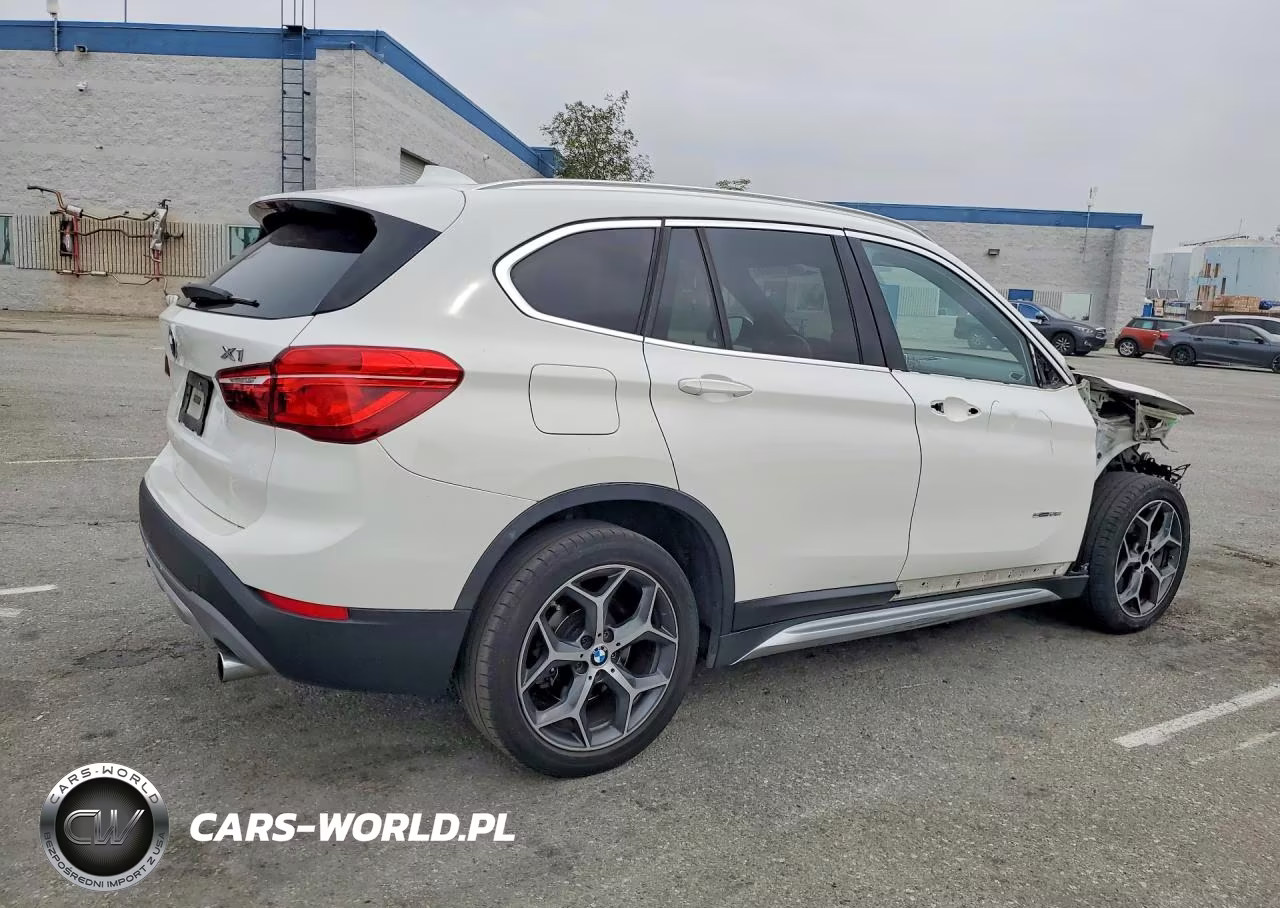 2018 BMW X1 Sdrive28I VIN:WBXHU7C3XJ5H39408 - 3