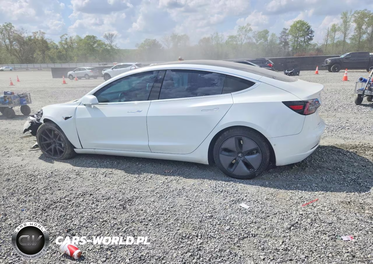 2018 Tesla Model 3 VIN:5YJ3E1EBXJF145581 - 2
