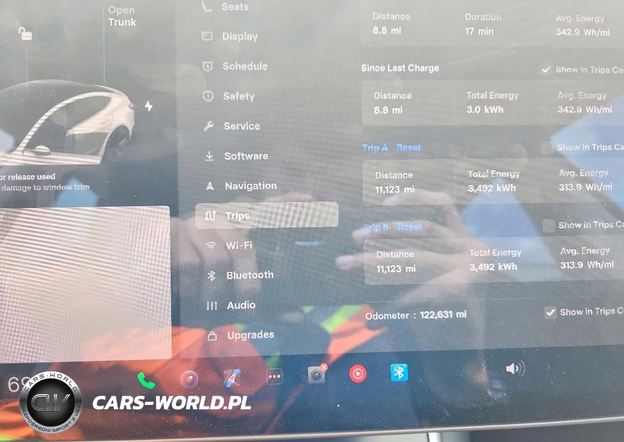 2018 Tesla Model 3 VIN:5YJ3E1EBXJF145581 - 9