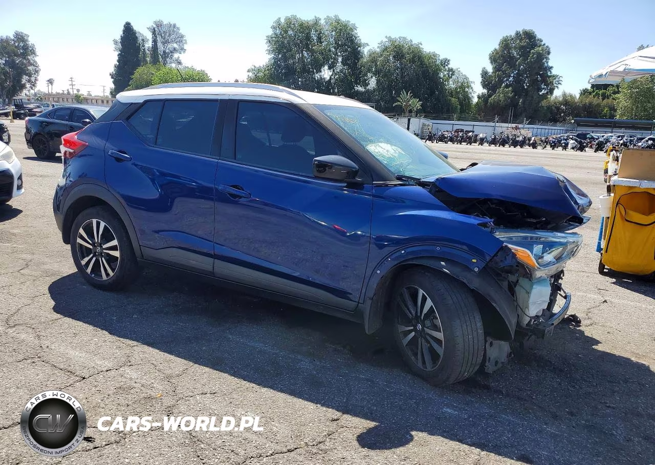 2018 Nissan Kicks Sv VIN:3N1CP5CUXJL536093 - 4