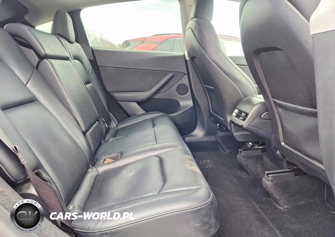 2024 Tesla Model Y VIN:7SAYGDED7RF132515 - 11