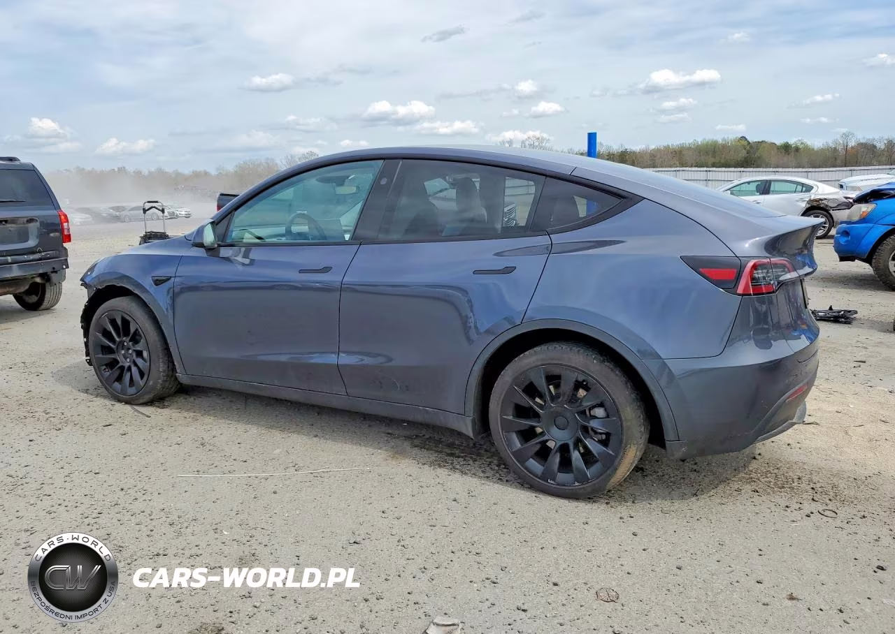 2023 Tesla Model Y VIN:7SAYGAEEXPF852086 - 2
