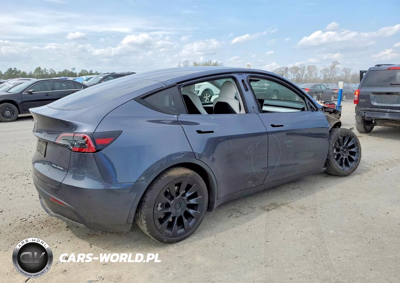 2023 Tesla Model Y VIN:7SAYGAEEXPF852086 - 3