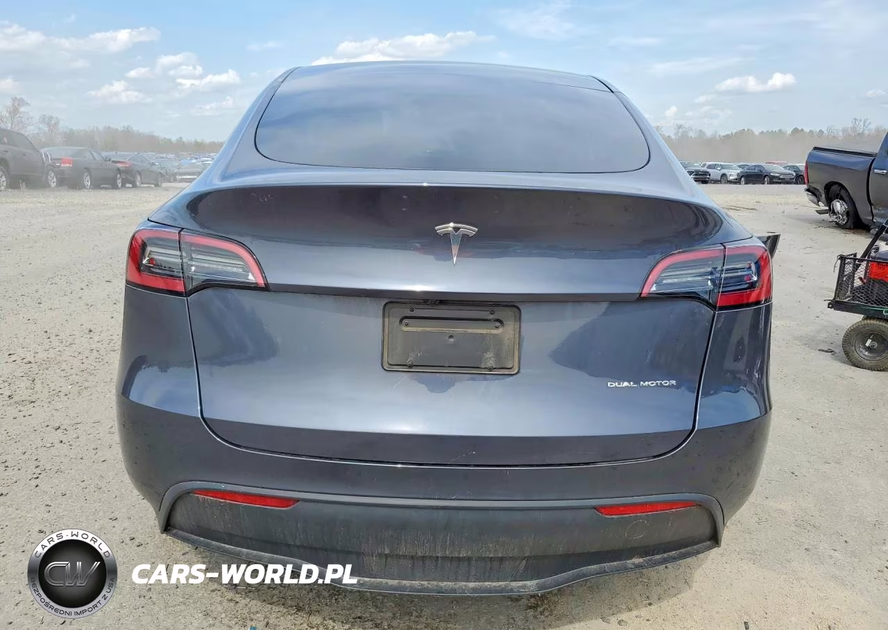 2023 Tesla Model Y VIN:7SAYGAEEXPF852086 - 6