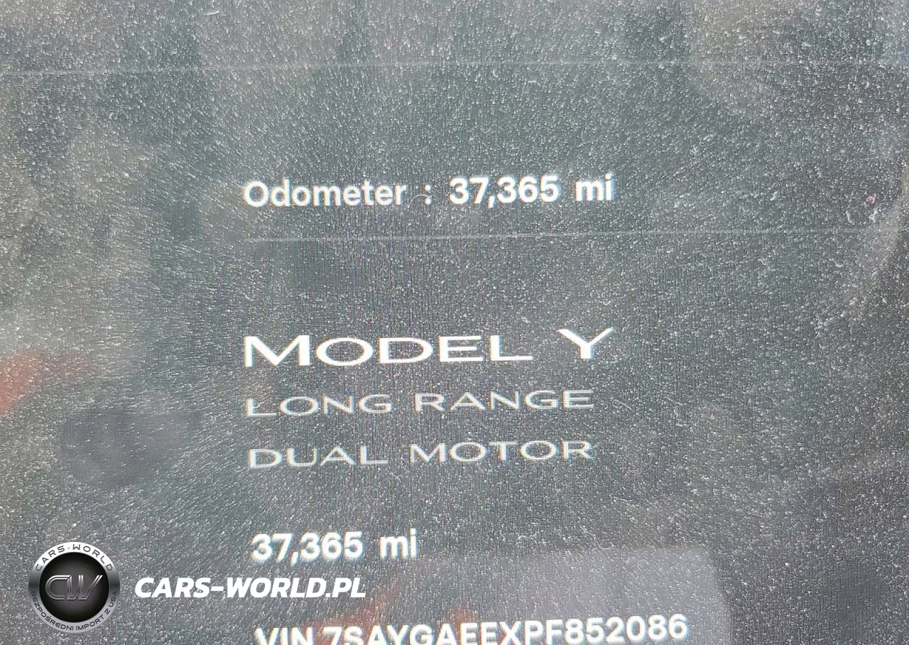 2023 Tesla Model Y VIN:7SAYGAEEXPF852086 - 9
