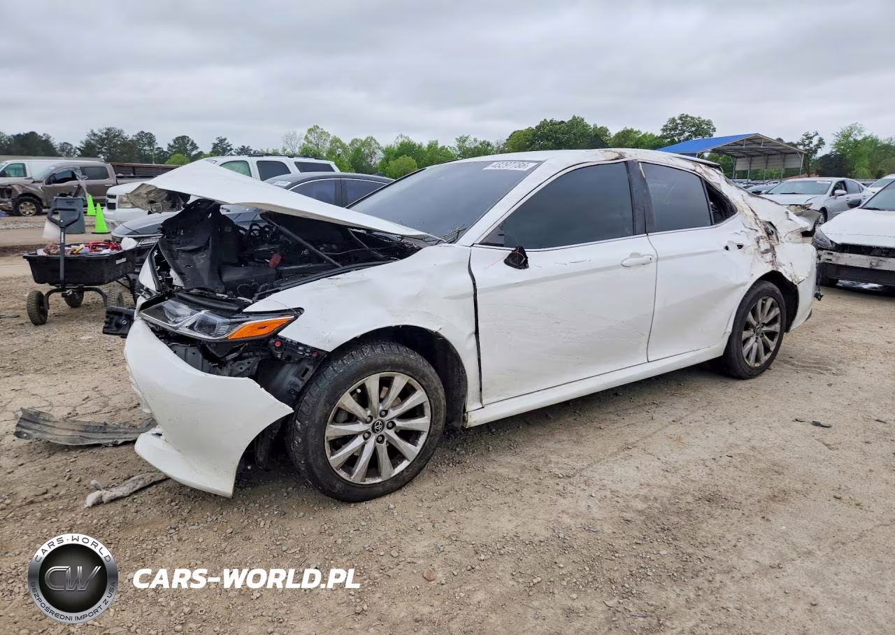 2018 Toyota Camry Le – zdjęcie 1 z 12