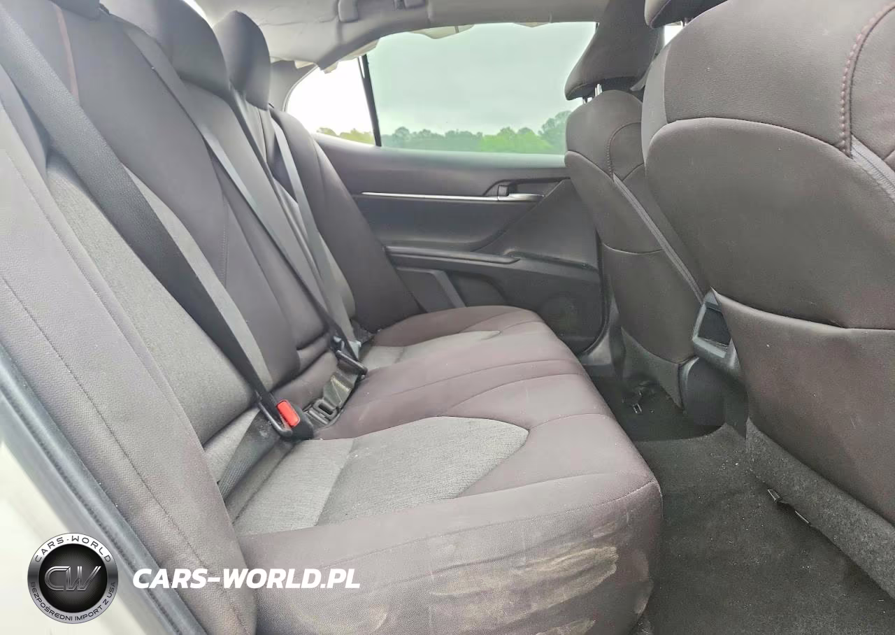 2018 Toyota Camry Le VIN:4T1B11HK3JU621868 - 10