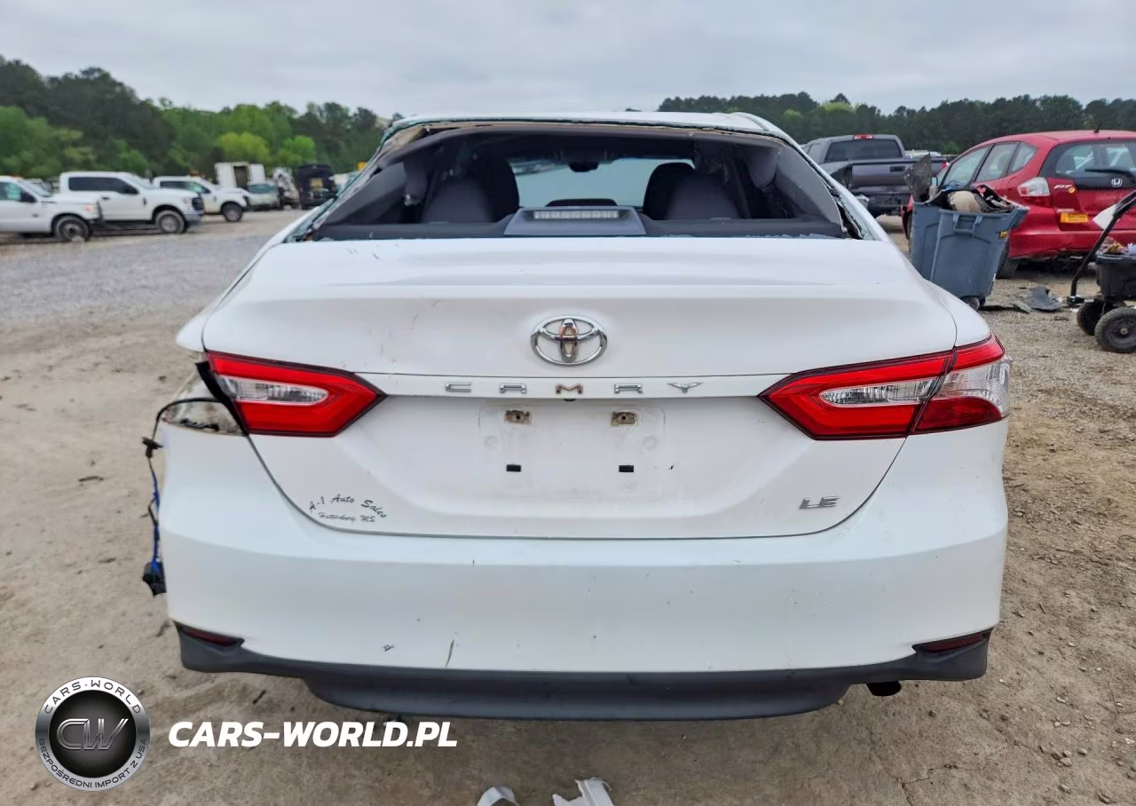 2018 Toyota Camry Le VIN:4T1B11HK3JU621868 - 6
