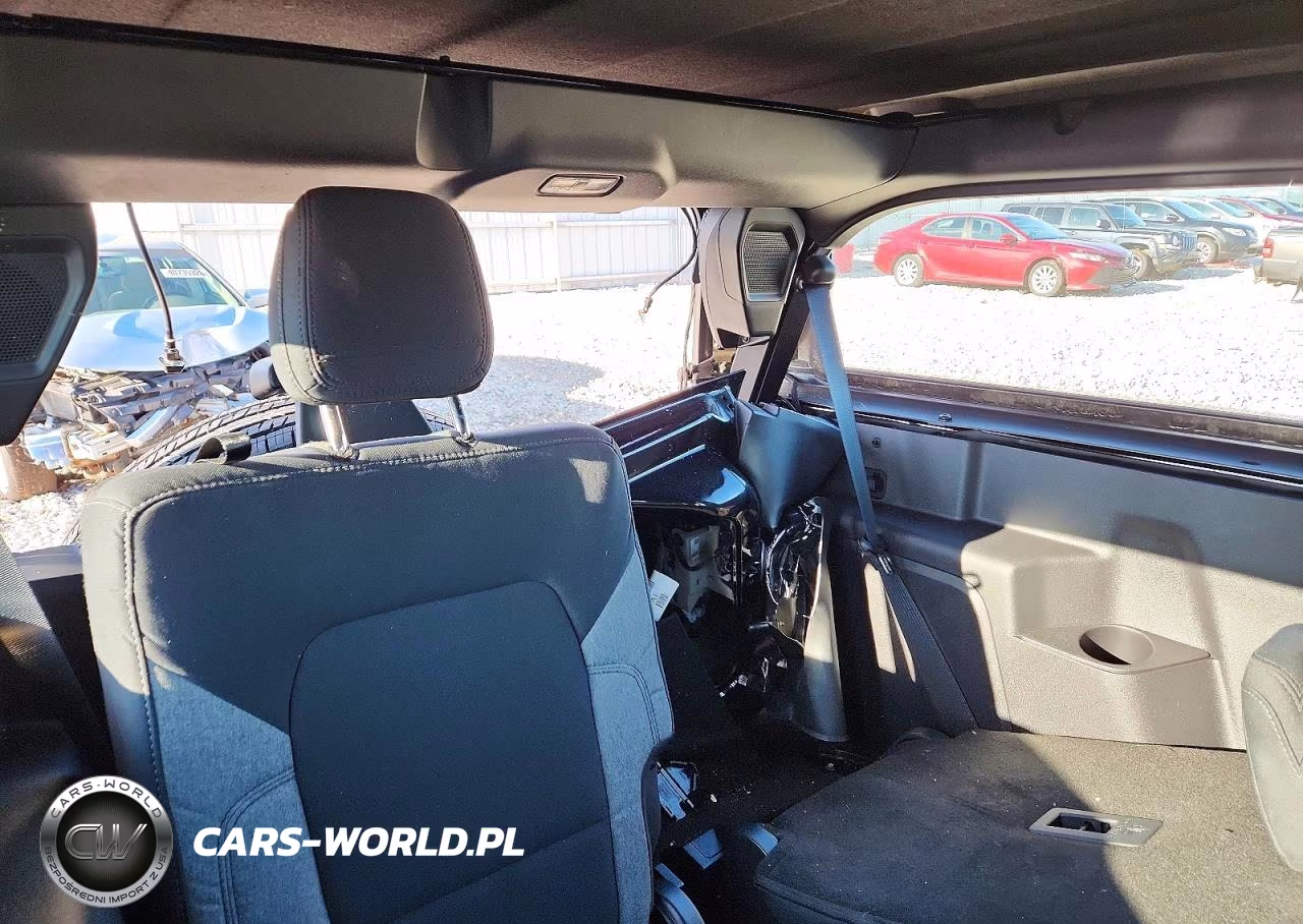 2022 Ford Bronco Base VIN:1FMDE5AP7NLB76170 - 11