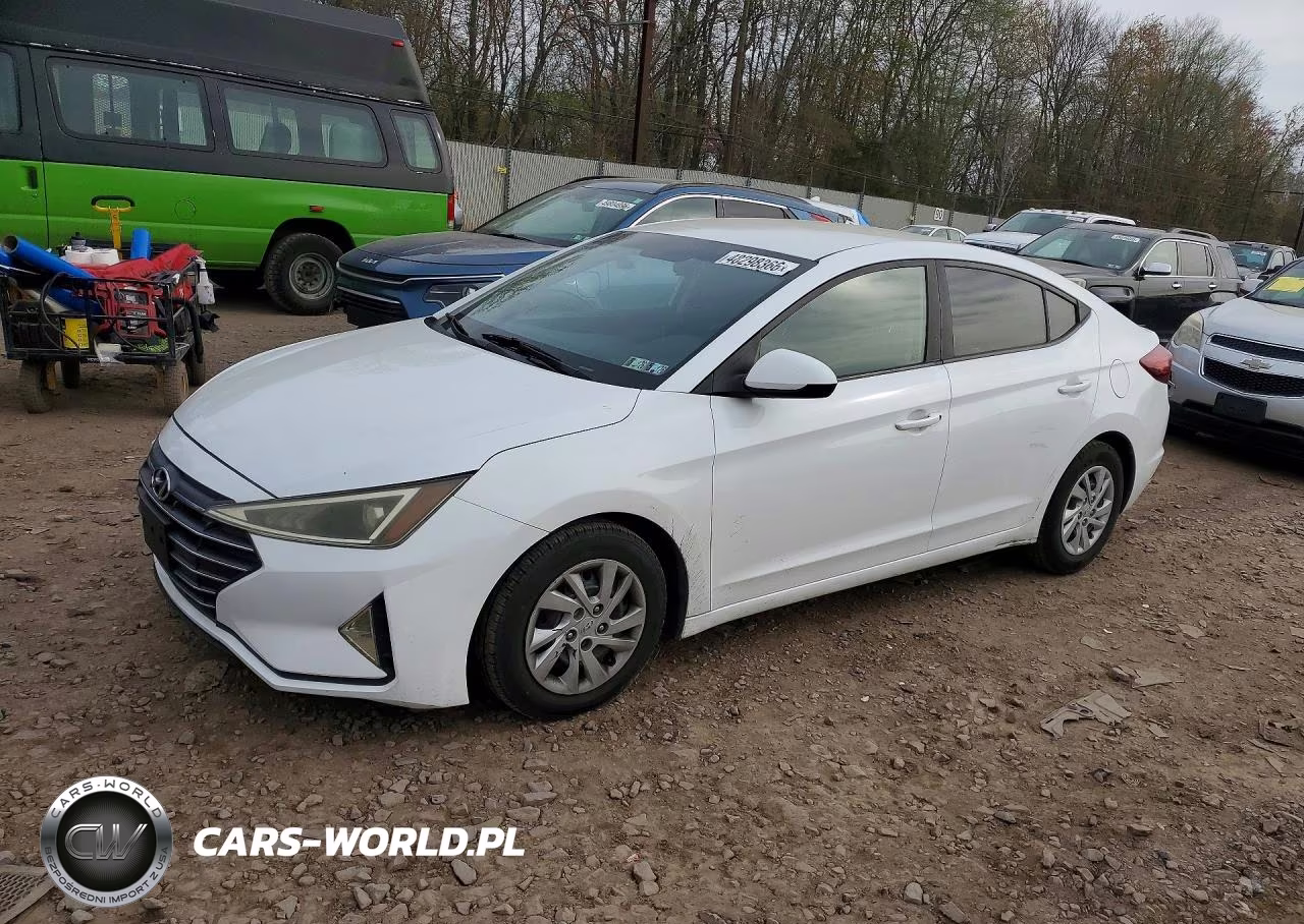 HYUNDAI ELANTRA SE