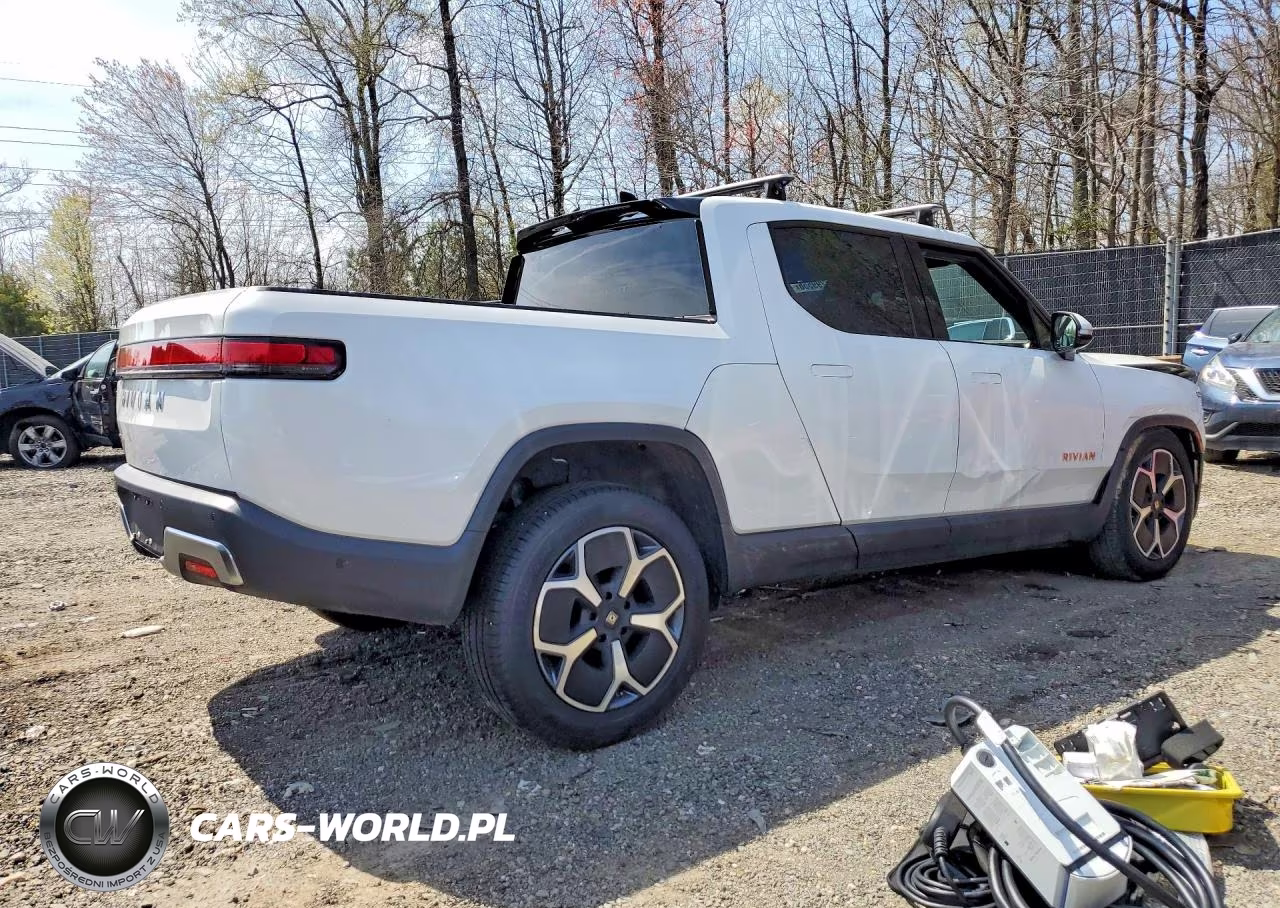 2023 Rivian R1T Adventure VIN:7FCTGAAA8PN022745 - 3