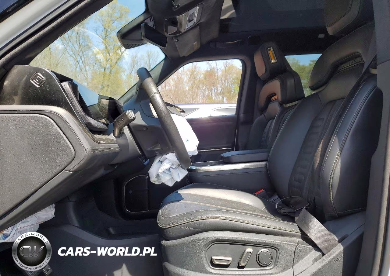 2023 Rivian R1T Adventure VIN:7FCTGAAA8PN022745 - 7